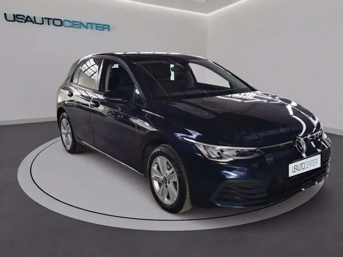 Usata VW Golf VIII Life 110 CV (80 kW) 2020 H7 atlantic blue metallizzato Berlina