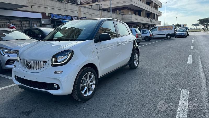 Usata Smart ForFour 90 CV (66 kW) 2018 Bianco Utilitaria