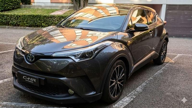 Usata Toyota C-HR Lounge 98 CV (72 kW) 2017 SUV