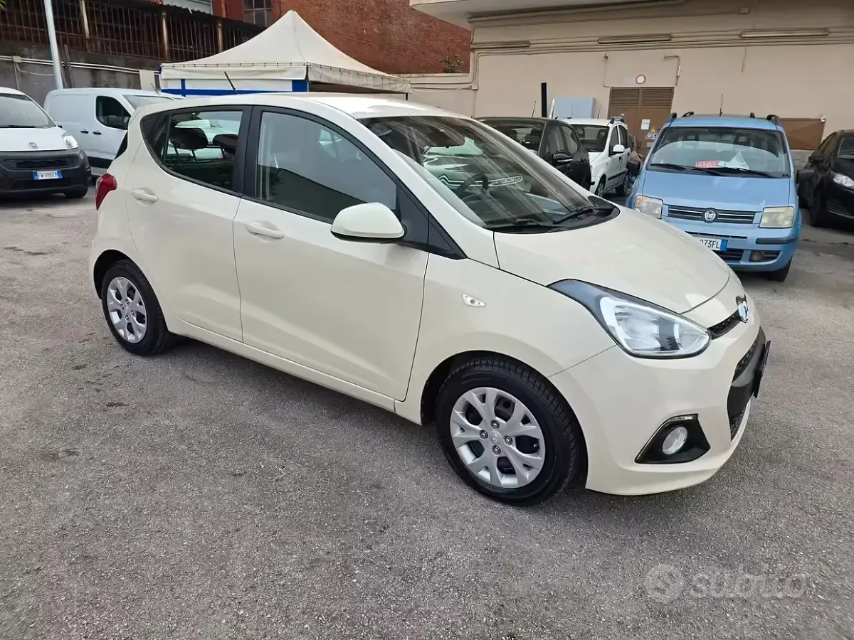Usata Hyundai i10 67 CV (49 kW) 2014 Beige Utilitaria