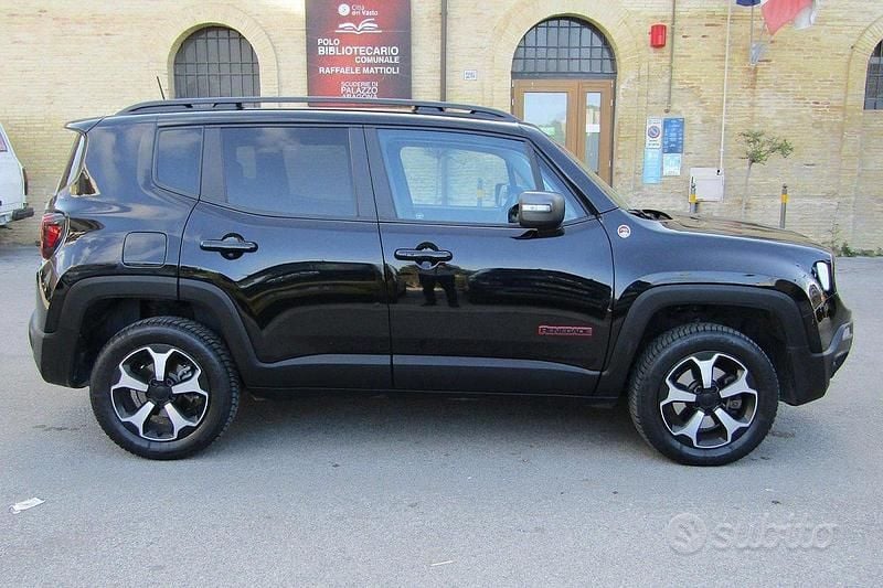 Usata Jeep Renegade Trailhawk 170 CV (125 kW) 2020 Nero SUV