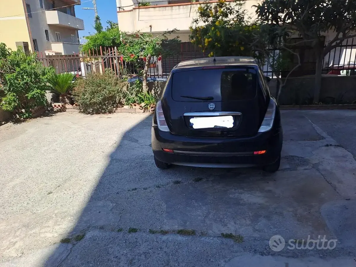 Usata Lancia Ypsilon 105 CV (77 kW) 2008 Nero Utilitaria