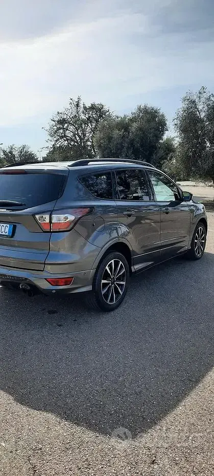 Usata Ford Kuga ST-Line 2017 Grigio SUV