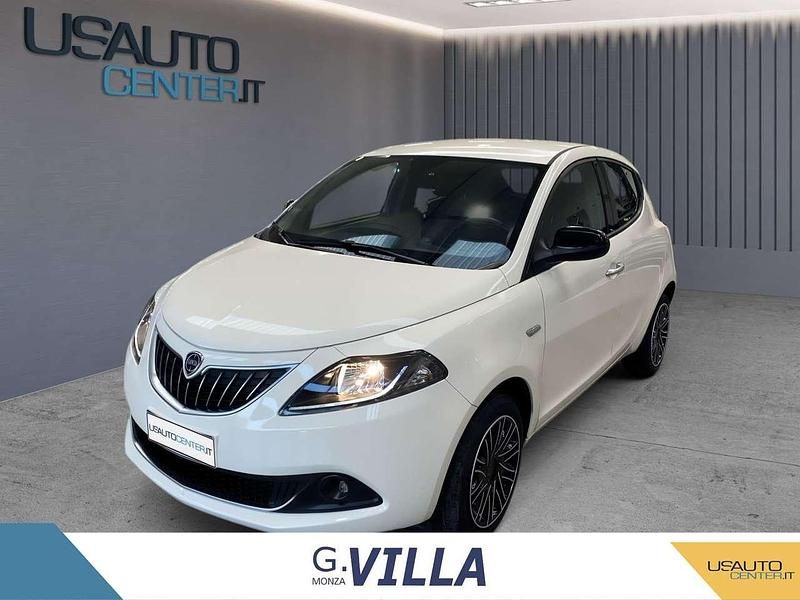 Usata Lancia Ypsilon Gold 69 CV (50 kW) 2023 Bianco Utilitaria