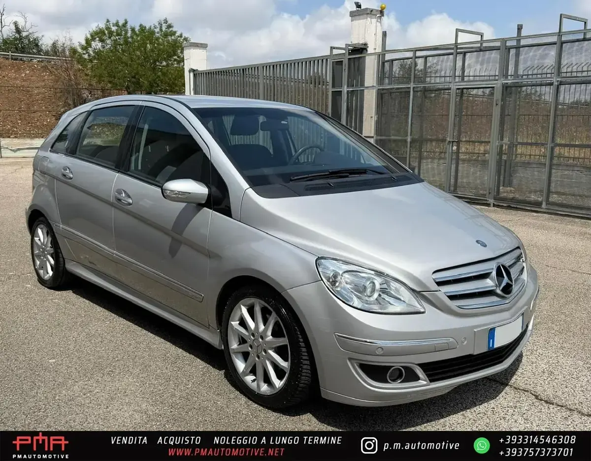 Usata Mercedes B200 140 CV (102 kW) 2006 Argento Monovolume