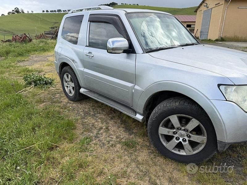 Usata Mitsubishi Pajero 170 CV (125 kW) 2008 Grigio SUV