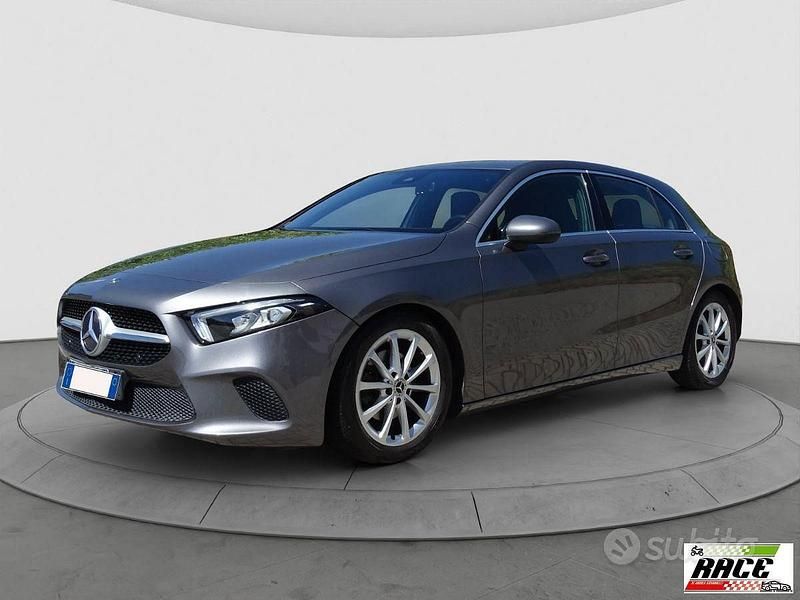 Usata Mercedes A160 110 CV (80 kW) 2019 Grigio chiaro Berlina