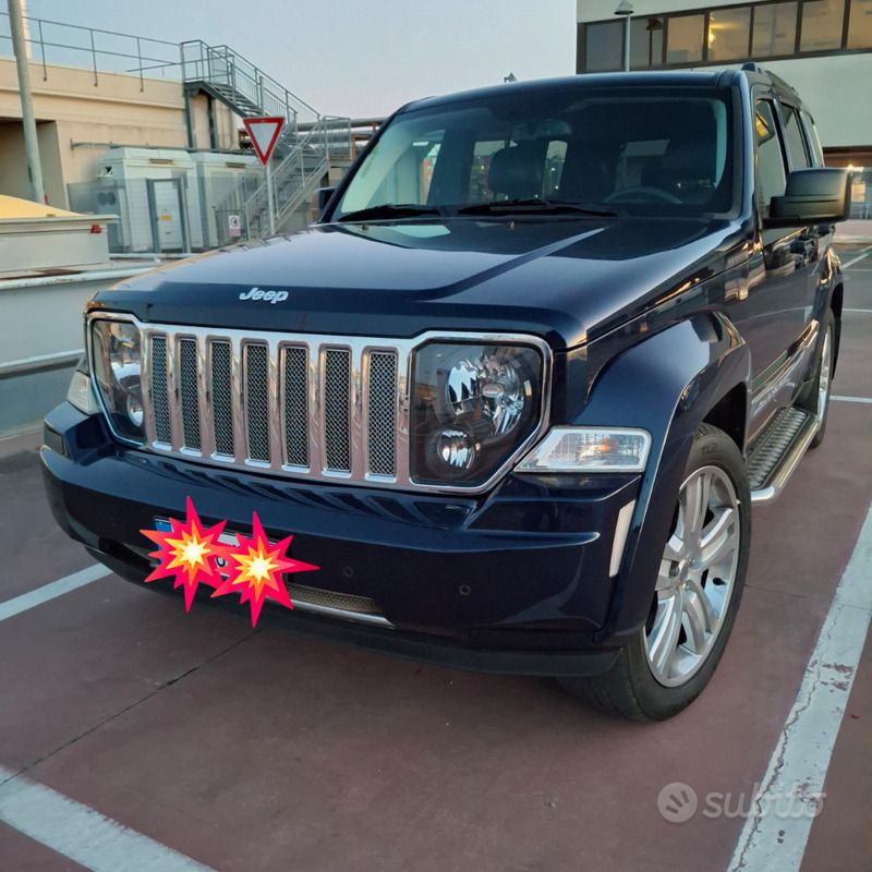 Blu Usata 2013 Jeep Cherokee Overland SUV | 17.000 € (Molto cara) - Immagine 1/4