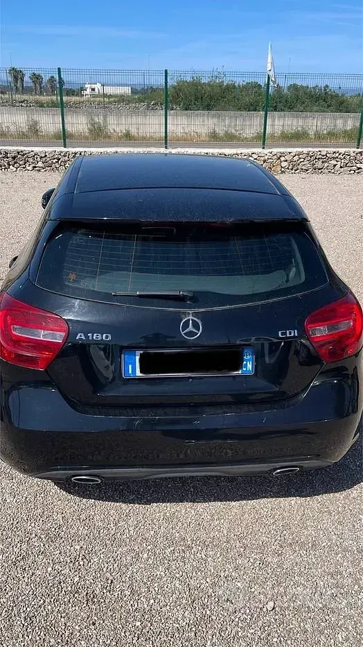 Usata Mercedes A180 109 CV (80 kW) 2015 Nero Utilitaria