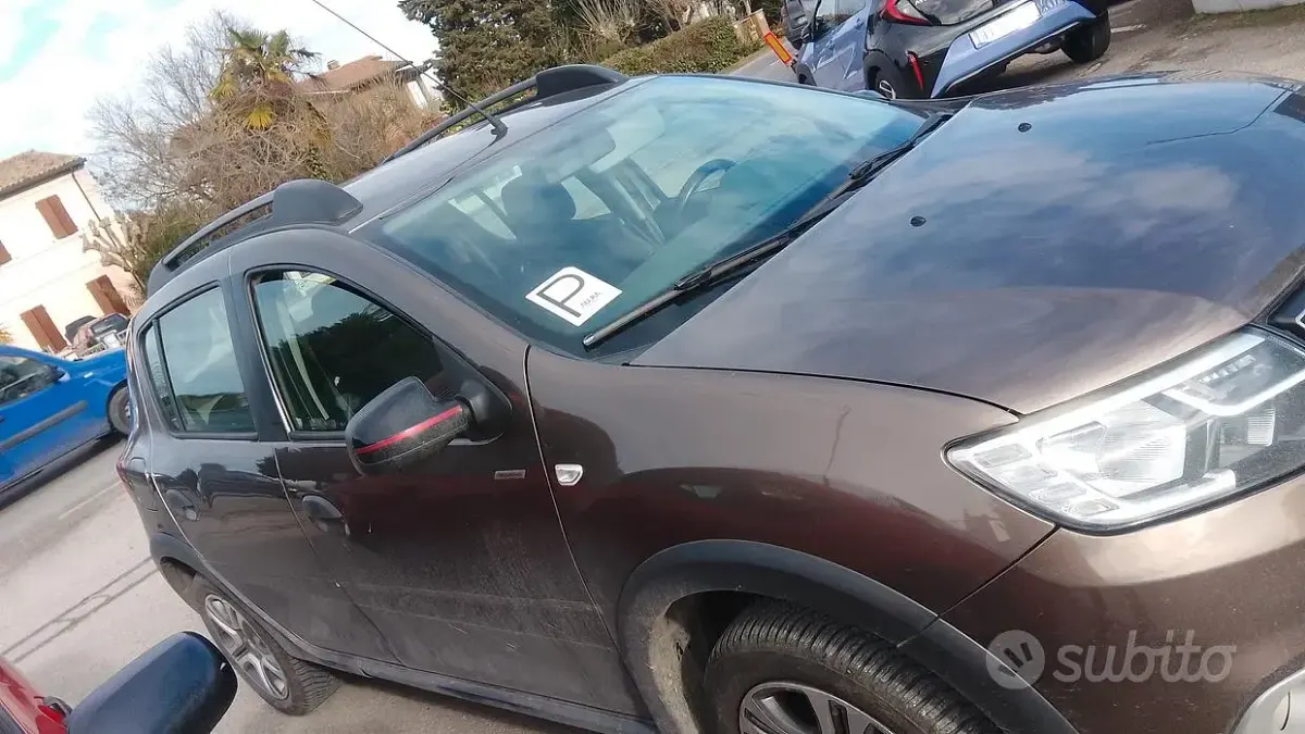 Begagnad Dacia Sandero Stepway 90 HK (66 kW) 2019 Brun Sedan