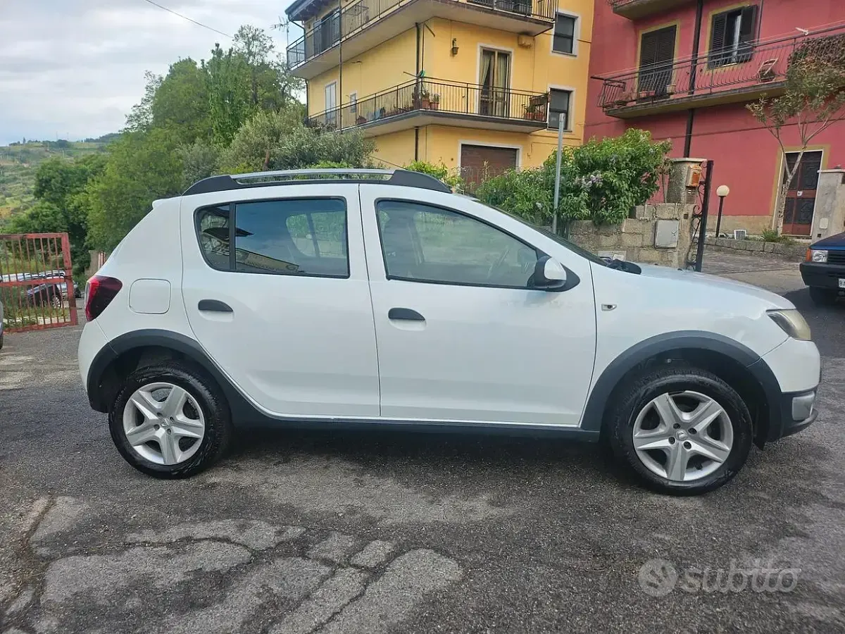 Usata Dacia Sandero Stepway 90 CV (66 kW) 2014 Bianco Berlina