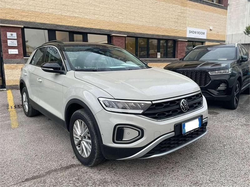 Usata VW T-Roc Life 150 CV (110 kW) 2024 Beige SUV
