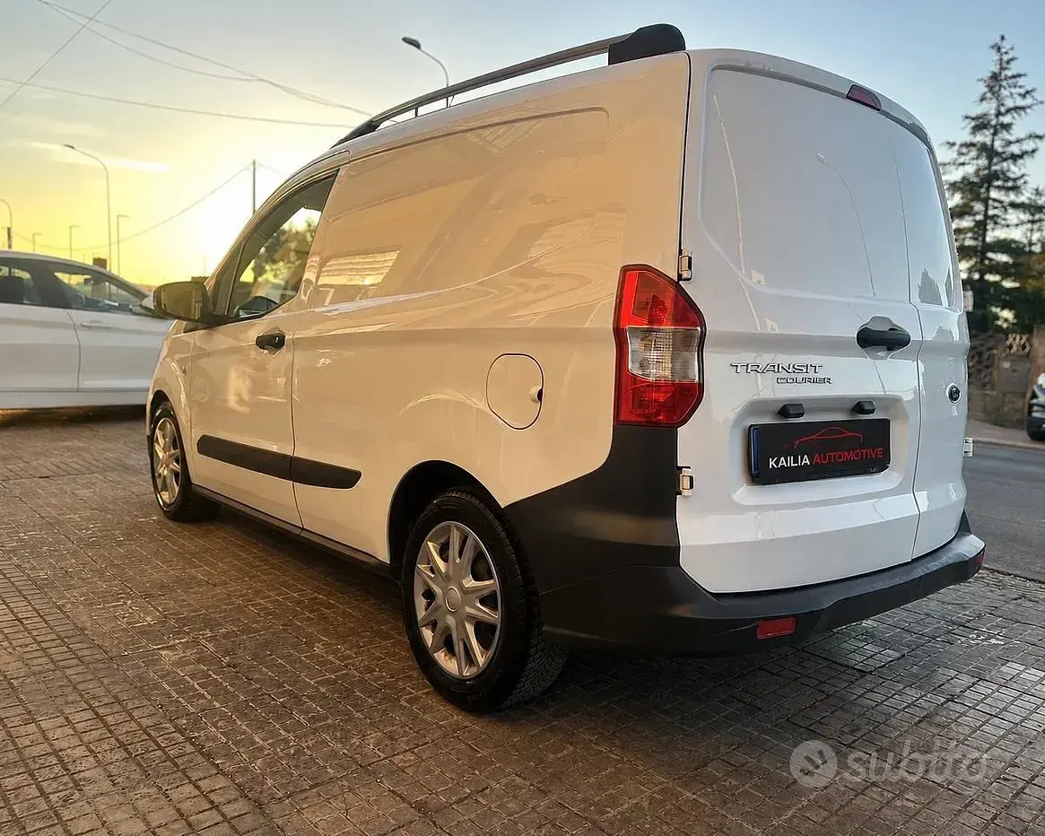 Usata Ford Transit Courier Titanium 101 CV (74 kW) 2021 Bianco Furgone