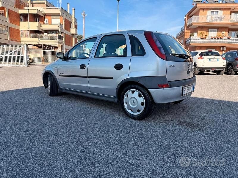 Usata Opel Corsa 75 CV (55 kW) 2001 Grigio Utilitaria