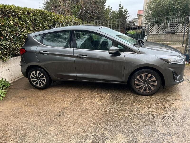 Usata Ford Fiesta Titanium 75 CV (55 kW) 2022 Grigio Utilitaria