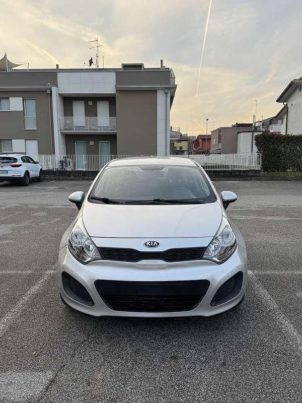 Usata Kia Rio EX 75 CV (55 kW) 2013 Grigio Berlina