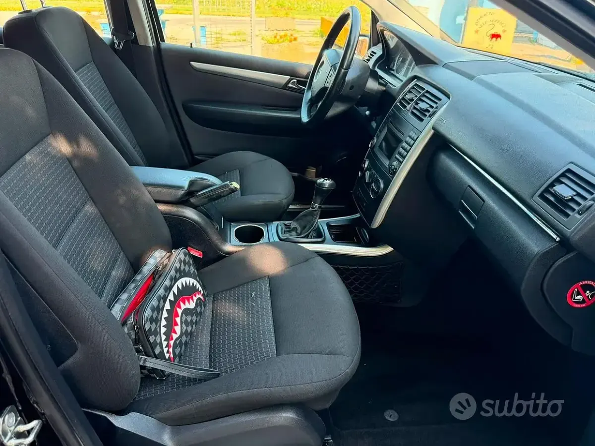 Usata Mercedes 180 Premium 109 CV (80 kW) 2012 Nero Berlina