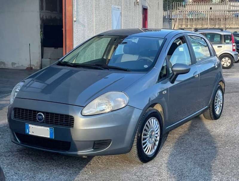 Usata Fiat Grande Punto Dynamic 75 CV (55 kW) 2006 Grigio Utilitaria