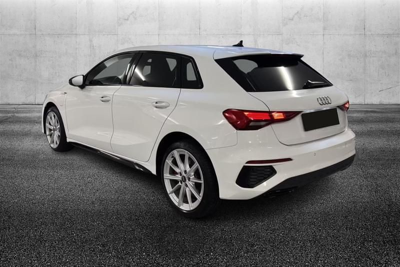 Usata Audi A3 e-tron S-Line 245 CV (180 kW) 2022 Bianco metallizzato Utilitaria