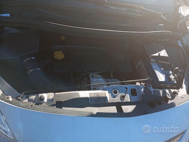 Usata Opel Meriva Cosmo 95 CV (69 kW) 2011 Bianco Monovolume