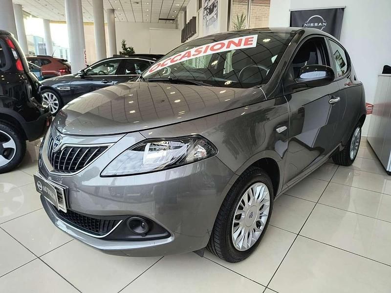 Usata Lancia Ypsilon Silver 69 CV (50 kW) 2022 Grigio pietra Utilitaria