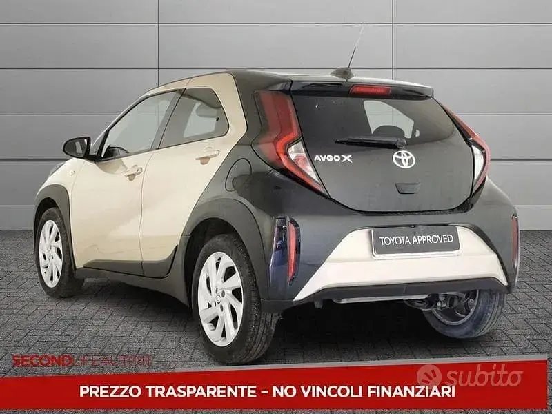 Usata Toyota Aygo X Trend 72 CV (52 kW) 2022 Beige SUV