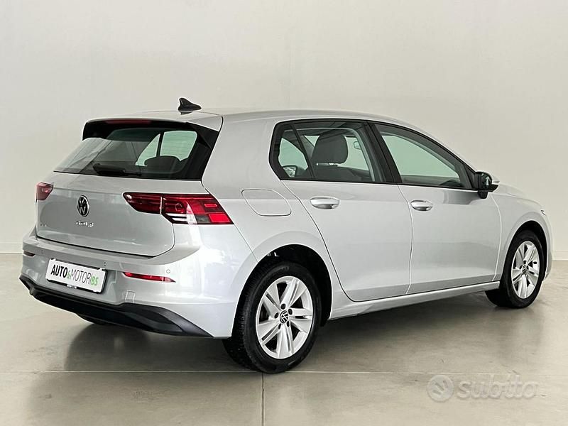 Usata VW Golf VII Life 131 CV (96 kW) 2020 Grigio Berlina