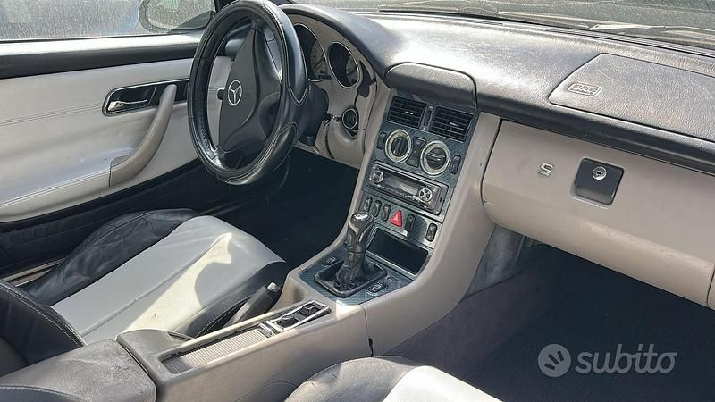 Usata Mercedes SLK200 163 CV (119 kW) 2002 Nero Cabrio