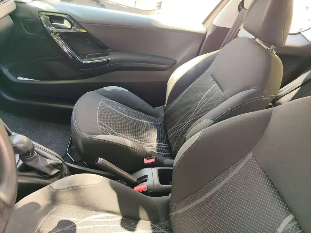 Usata Peugeot 208 Access 68 CV (50 kW) 2013 Bronzo Utilitaria