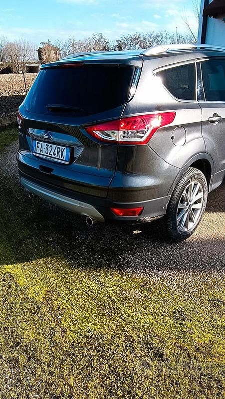 Usata Ford Kuga 120 CV (88 kW) 2015 Grigio SUV