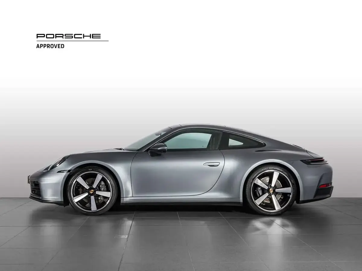 Usata Porsche 992 394 CV (289 kW) 2024 Grigio vanadio Coupé