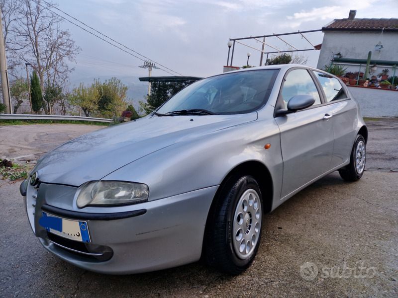 Occasion Alfa Romeo 147 Progression 116 PK (85 kW) 2002 Zilver Hatchback