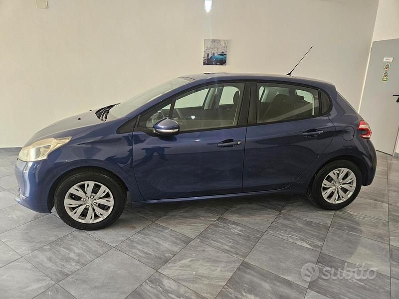 Usata Peugeot 208 Active 68 CV (50 kW) 2013 Blu Utilitaria