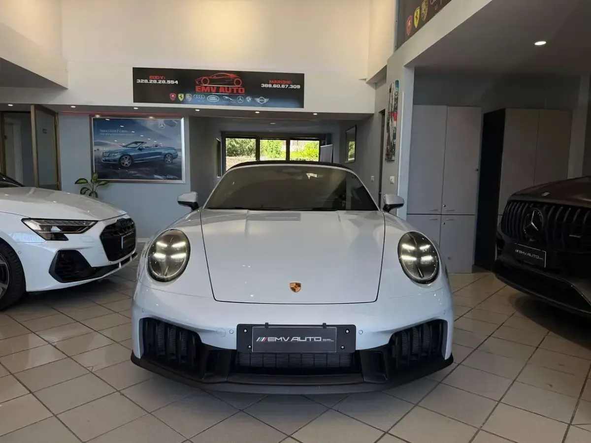 Usata Porsche 992 541 CV (397 kW) 2026 Grigio Cabrio