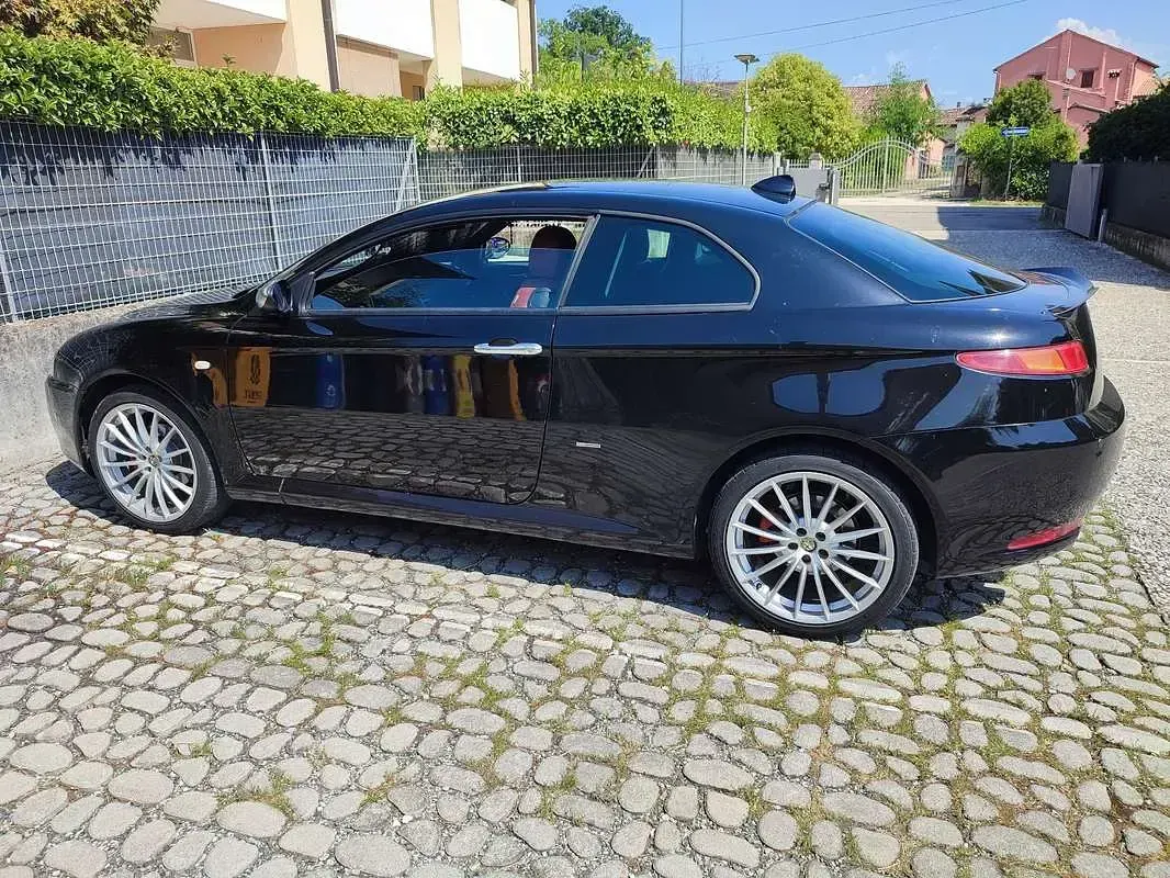 Usata Alfa Romeo GT Distinctive 150 CV (110 kW) 2004 Nero Coupé