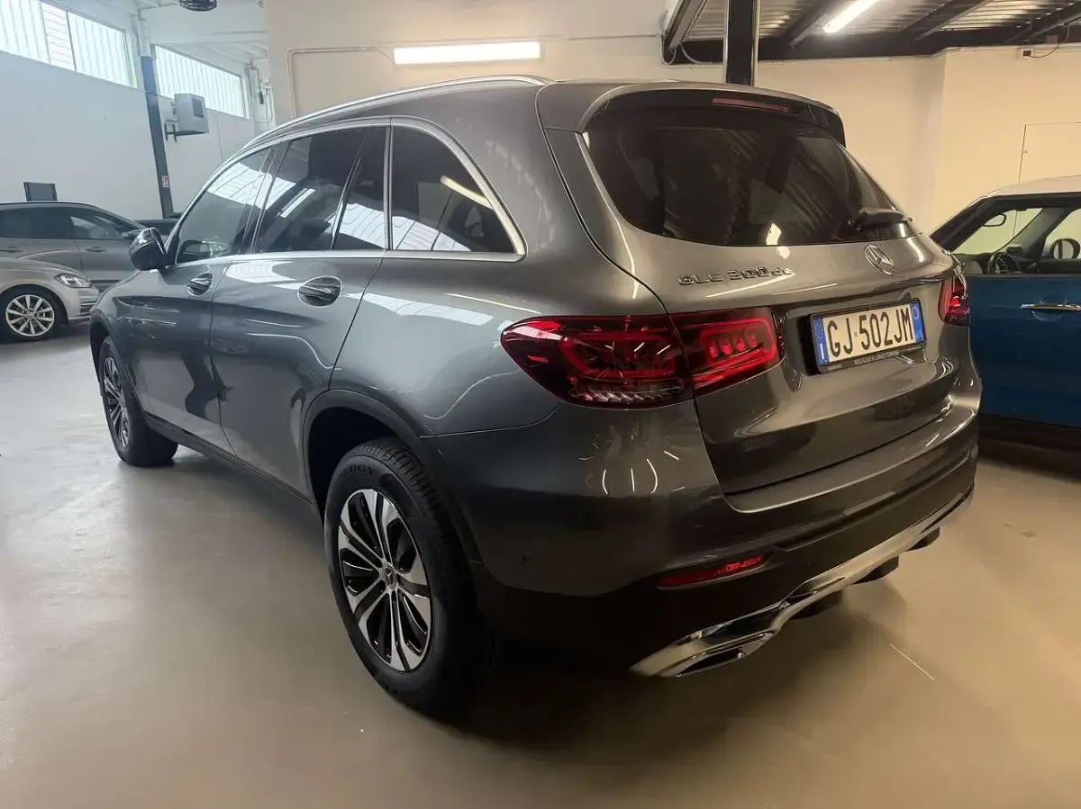 Usata Mercedes GLC300 Business 194 CV (142 kW) 2022 Grigio SUV