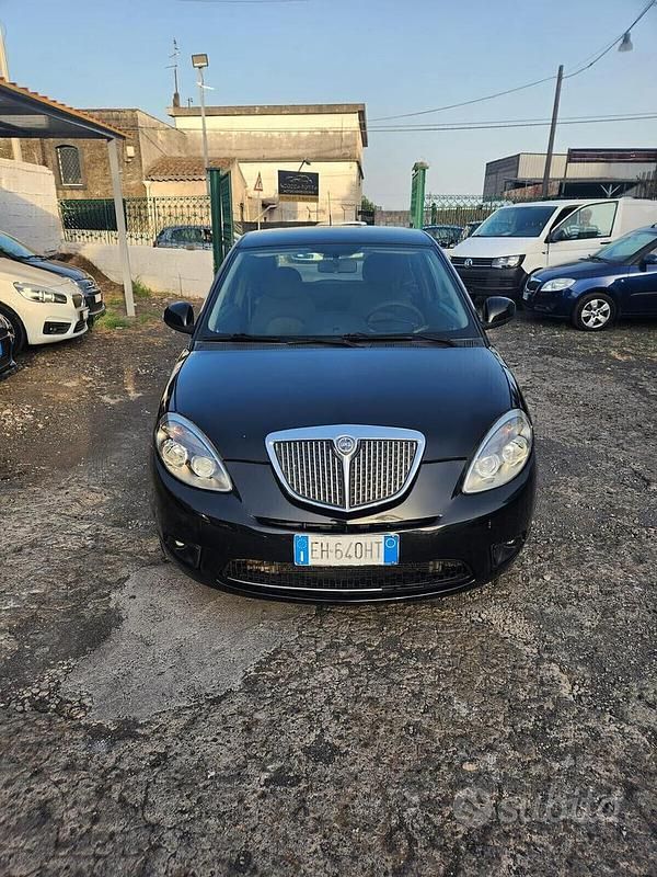 Usata Lancia Ypsilon Platinum 69 CV (50 kW) 2012 Nero Utilitaria