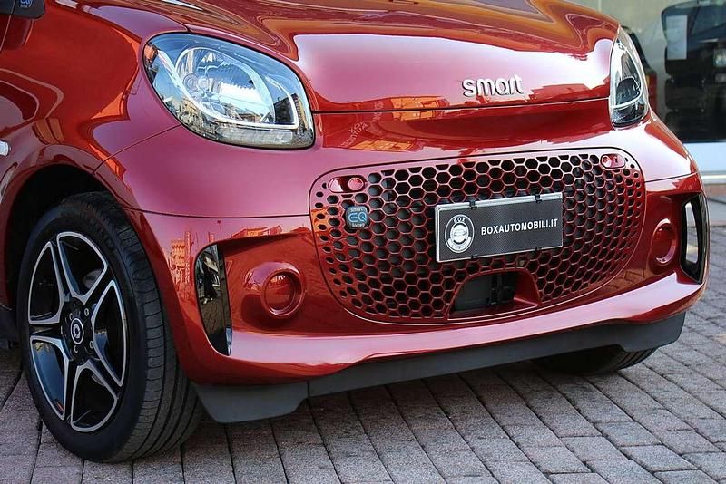 Begagnad Smart ForTwo Coupé Pulse 41 kW (56 HK) 2022 Röd Halvkombi