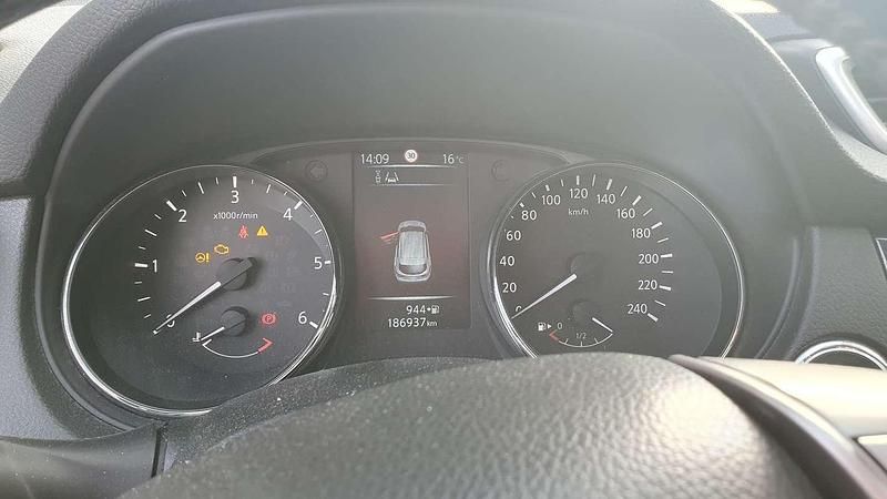 Usata Nissan Qashqai N-Connecta 110 CV (80 kW) 2017 Grigio SUV