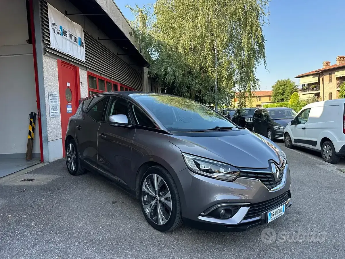 Usata Renault Scénic Zen 110 CV (80 kW) 2017 Grigio Monovolume