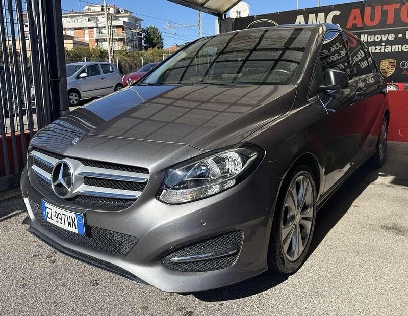 Usata Mercedes B200 136 CV (100 kW) 2015 Grigio Monovolume
