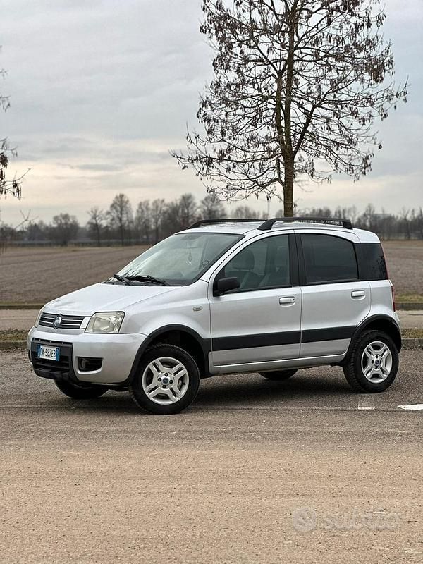Usata Fiat Panda 4x4 69 CV (50 kW) 2007 Grigio Utilitaria