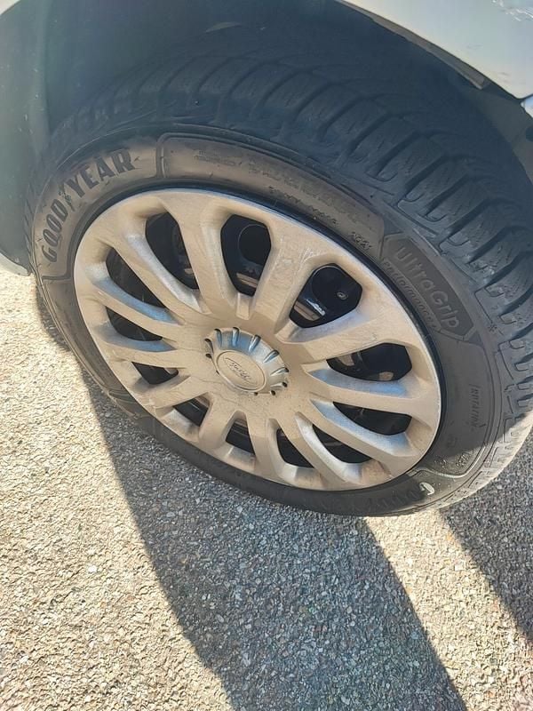 Usata Ford Fiesta Titanium 96 CV (70 kW) 2012 Bianco Utilitaria