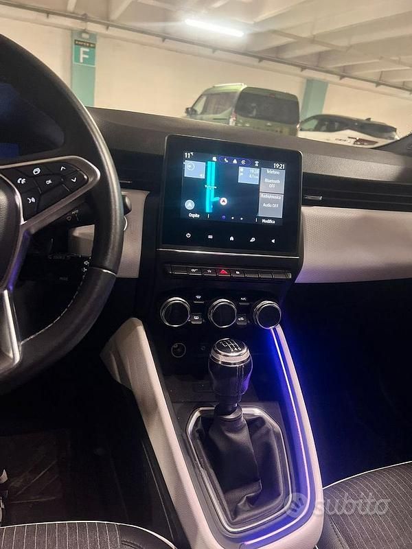 Usata Renault Clio V Techno 100 CV (73 kW) 2023