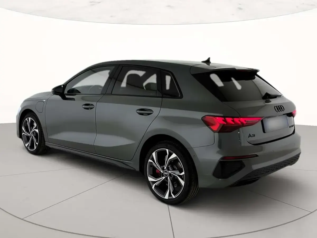 Usata Audi A3 S-Line 245 CV (180 kW) 2023 Grigio daytona perlato Berlina