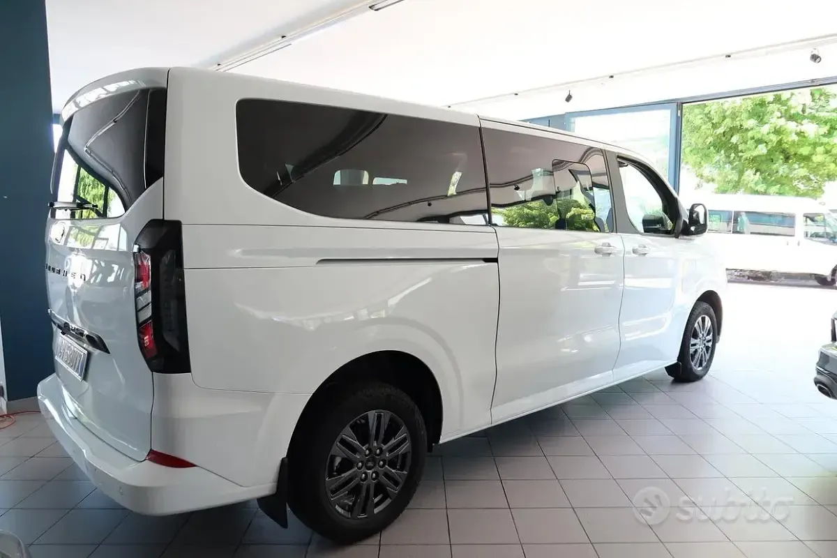 Usata Ford Tourneo Custom Titanium 136 CV (100 kW) 2024 Bianco Furgone