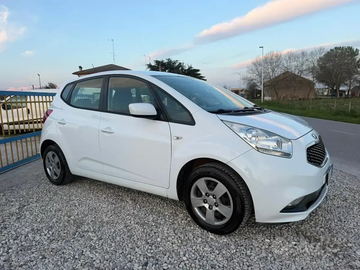 Usado Kia Venga 90 CV (66 kW) 2016 Blanco Utilitario