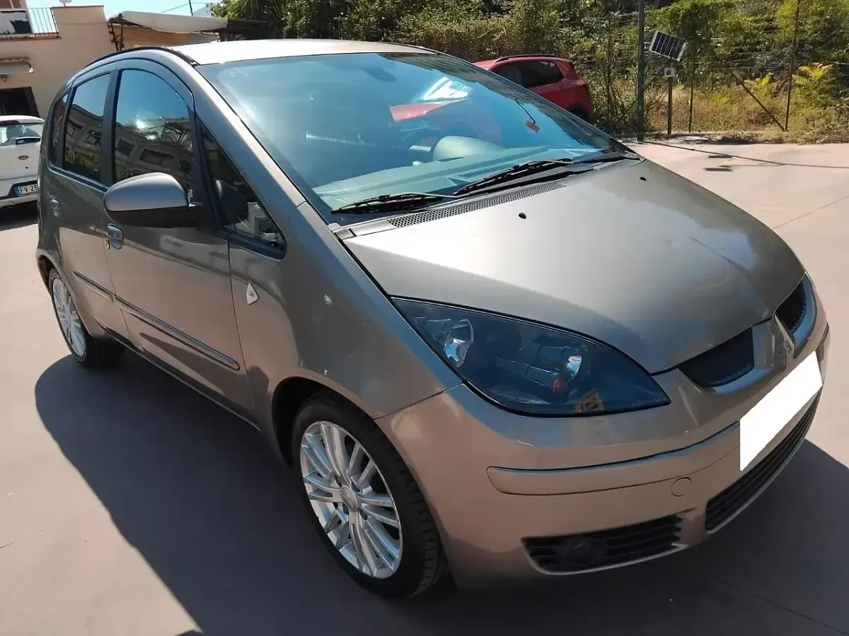 Usata Mitsubishi Colt 74 CV (54 kW) 2009 Marrone Utilitaria