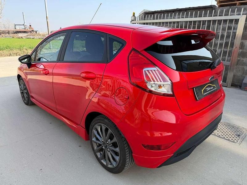 Usata Ford Fiesta ST-Line 75 CV (55 kW) 2017 Rosso Berlina