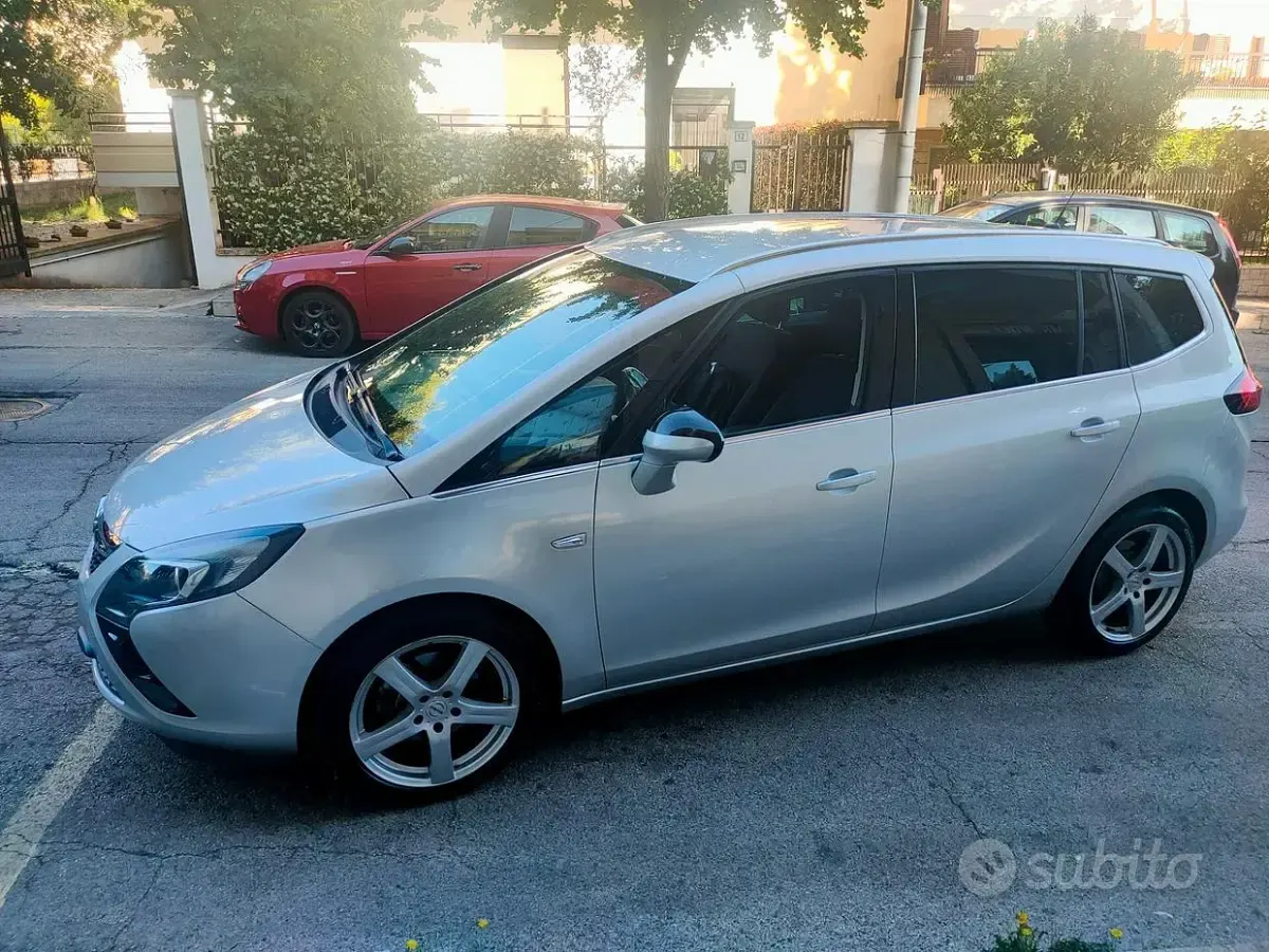 Usata Opel Zafira Tourer 110 CV (80 kW) 2012 Grigio Monovolume